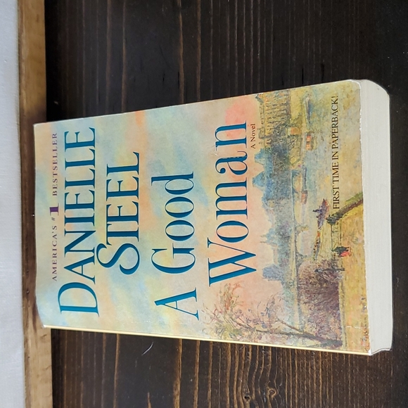 "A Good Woman" paperback novel. - Picture 1 of 3